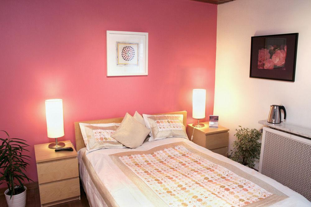 Rhein River Guesthouse - Direkt Am Rhein Λεβερκούζεν Εξωτερικό φωτογραφία
