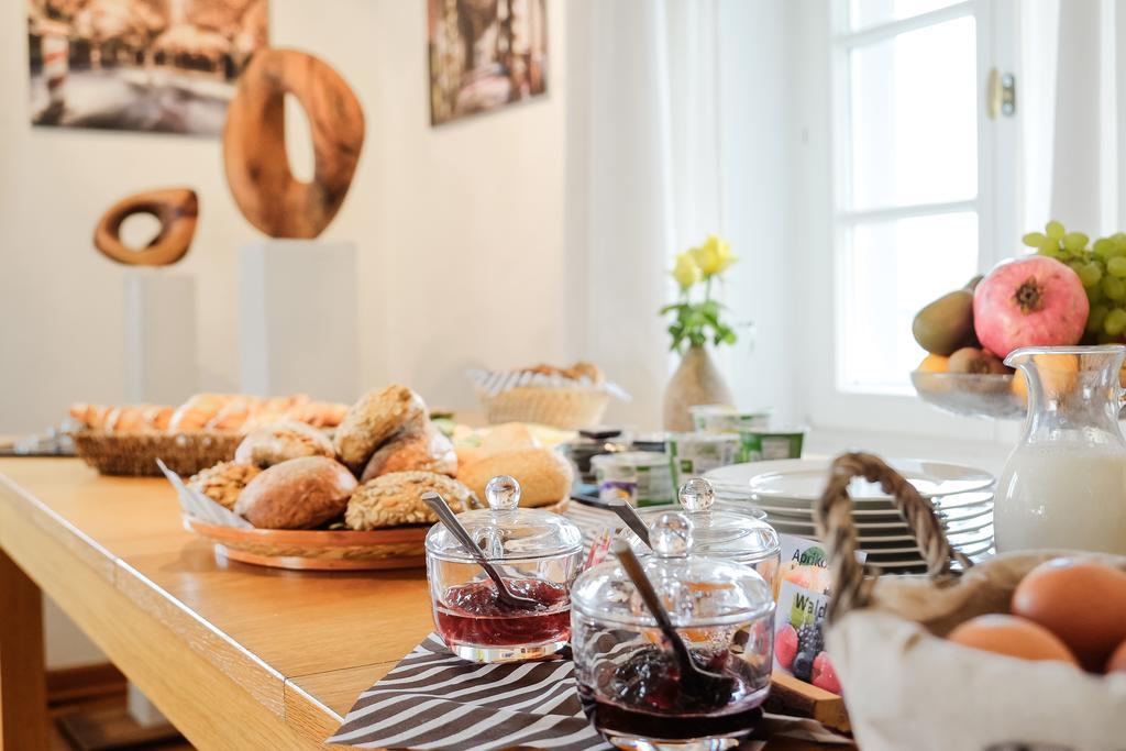 Rhein River Guesthouse - Direkt Am Rhein Λεβερκούζεν Εξωτερικό φωτογραφία