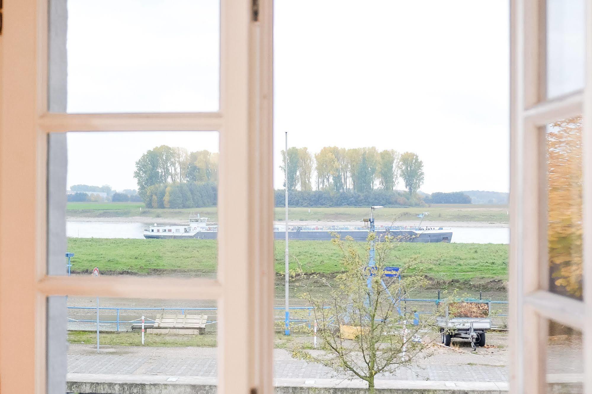 Rhein River Guesthouse - Direkt Am Rhein Λεβερκούζεν Εξωτερικό φωτογραφία