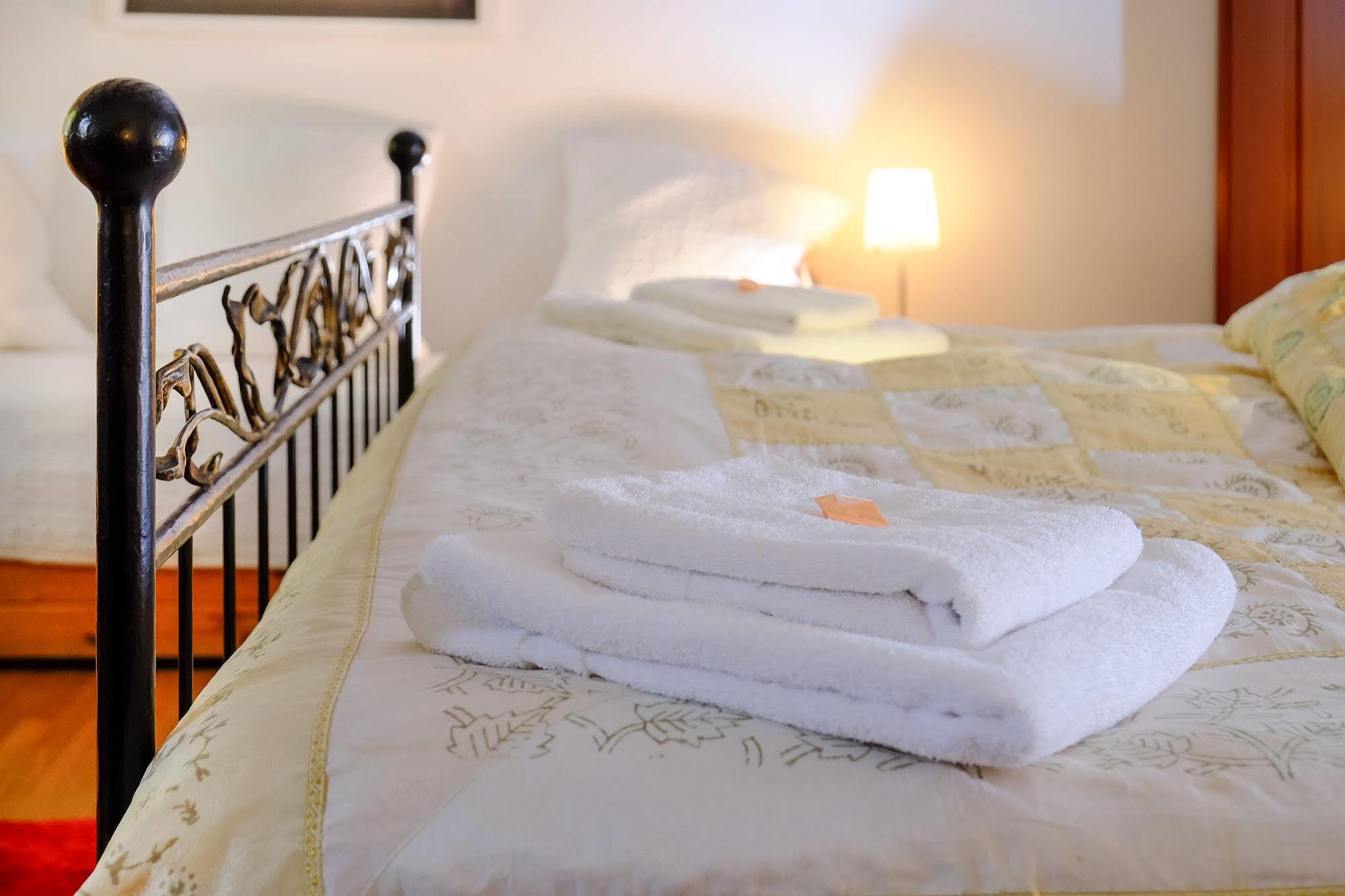 Rhein River Guesthouse - Direkt Am Rhein Λεβερκούζεν Εξωτερικό φωτογραφία