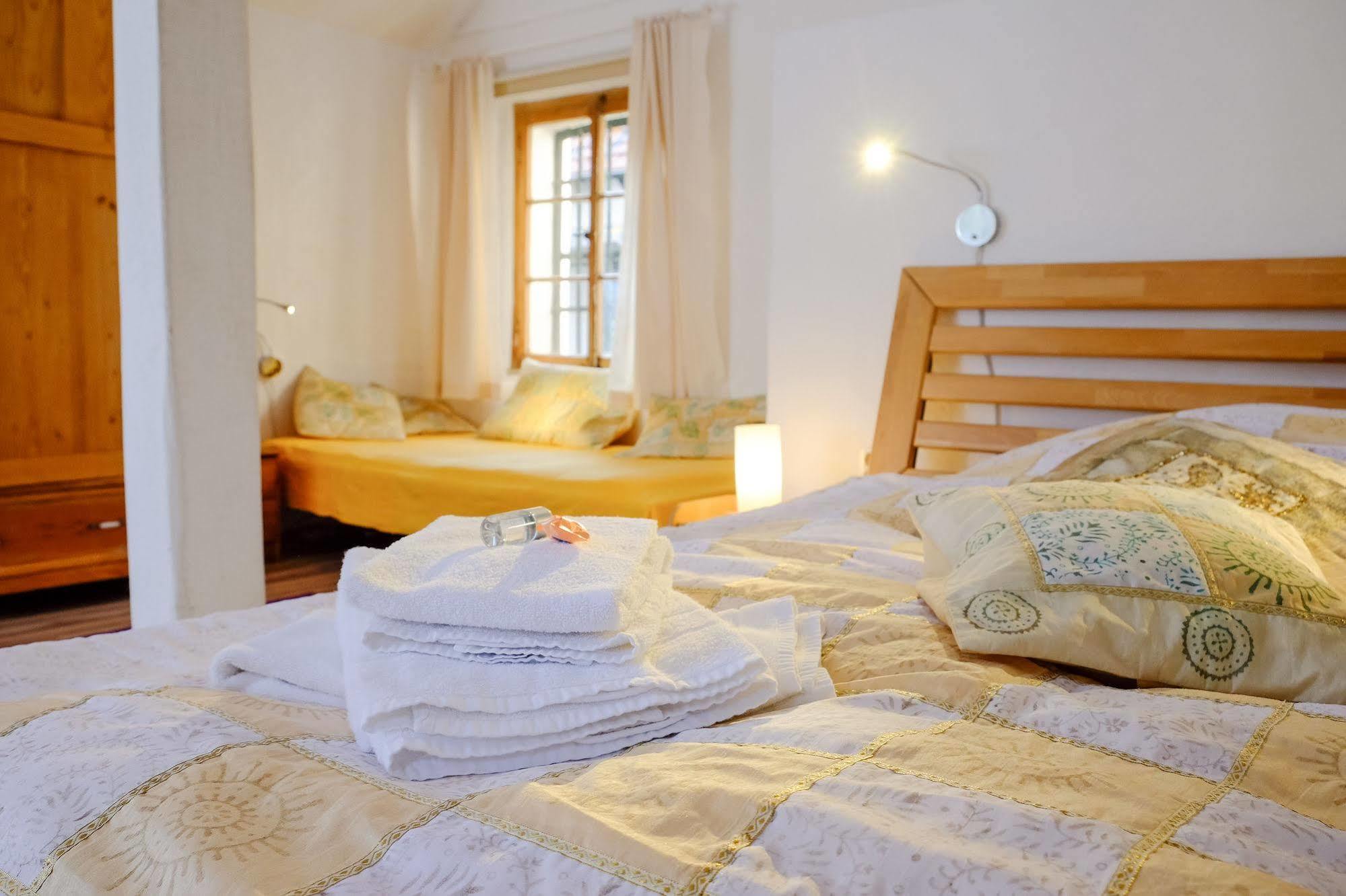 Rhein River Guesthouse - Direkt Am Rhein Λεβερκούζεν Εξωτερικό φωτογραφία