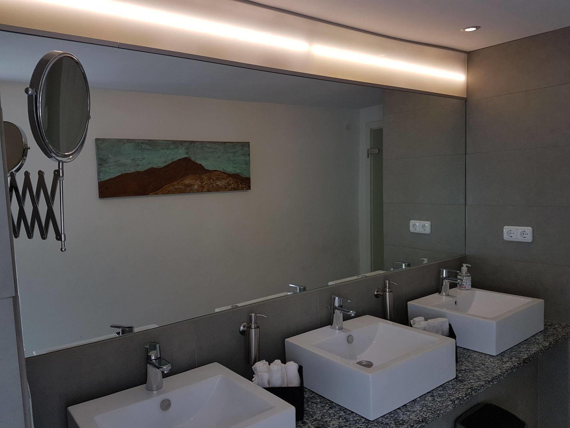 Rhein River Guesthouse - Direkt Am Rhein Λεβερκούζεν Εξωτερικό φωτογραφία
